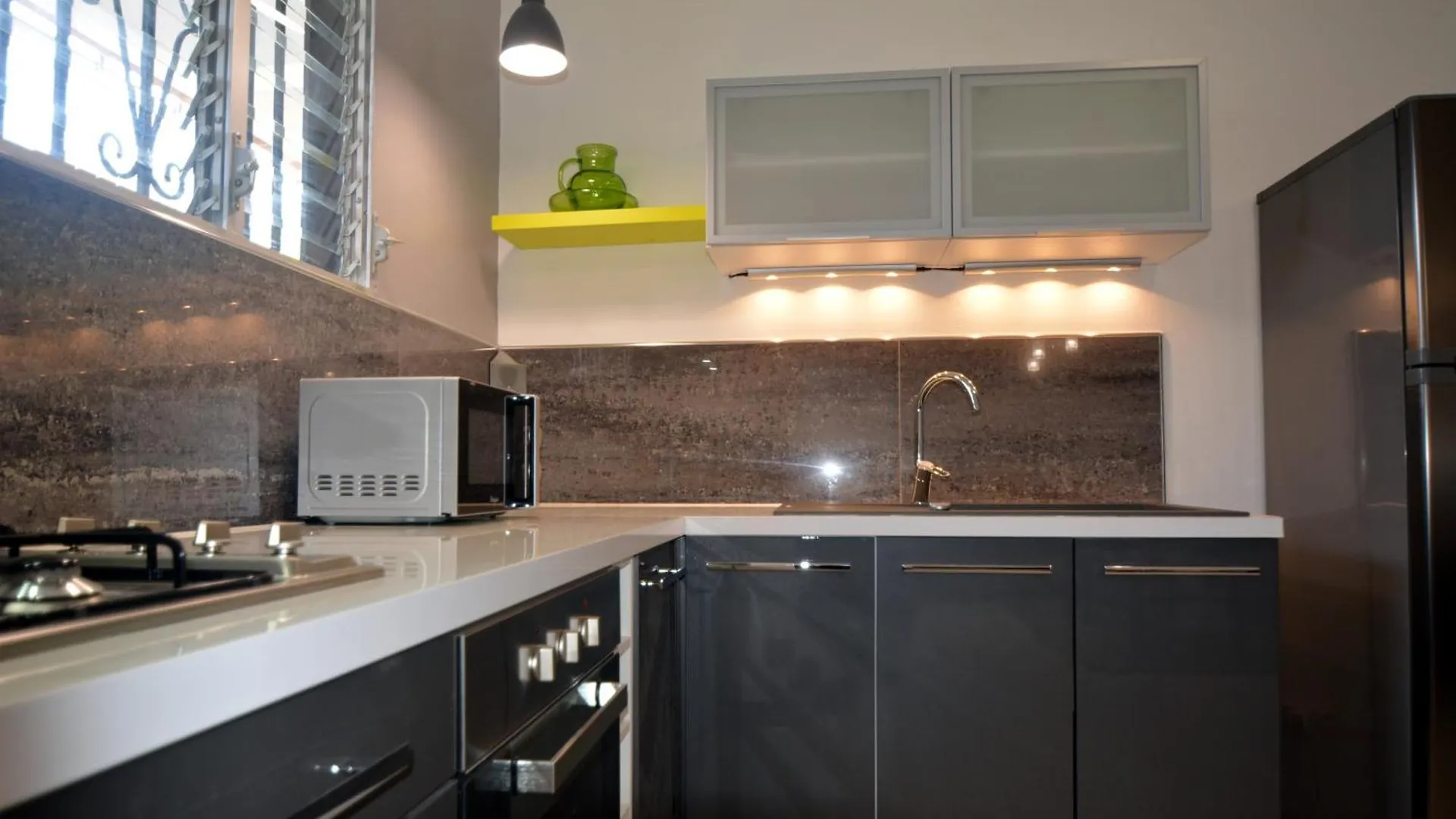아파트 Meuble, Moderne Et Tout Equipe Proche Du Centre 포르드프랑스